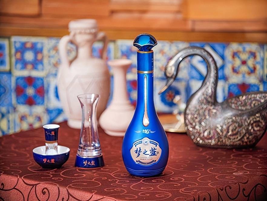 建议男人过了35岁:宁愿半年不喝酒,也要一次喝个够的6款佳酿