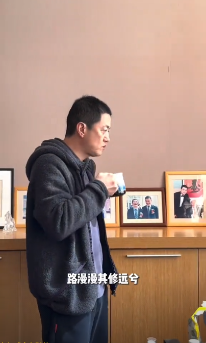 李亚鹏直播给债主转钱，无意泄露密码，欠债4000万5年还没还完