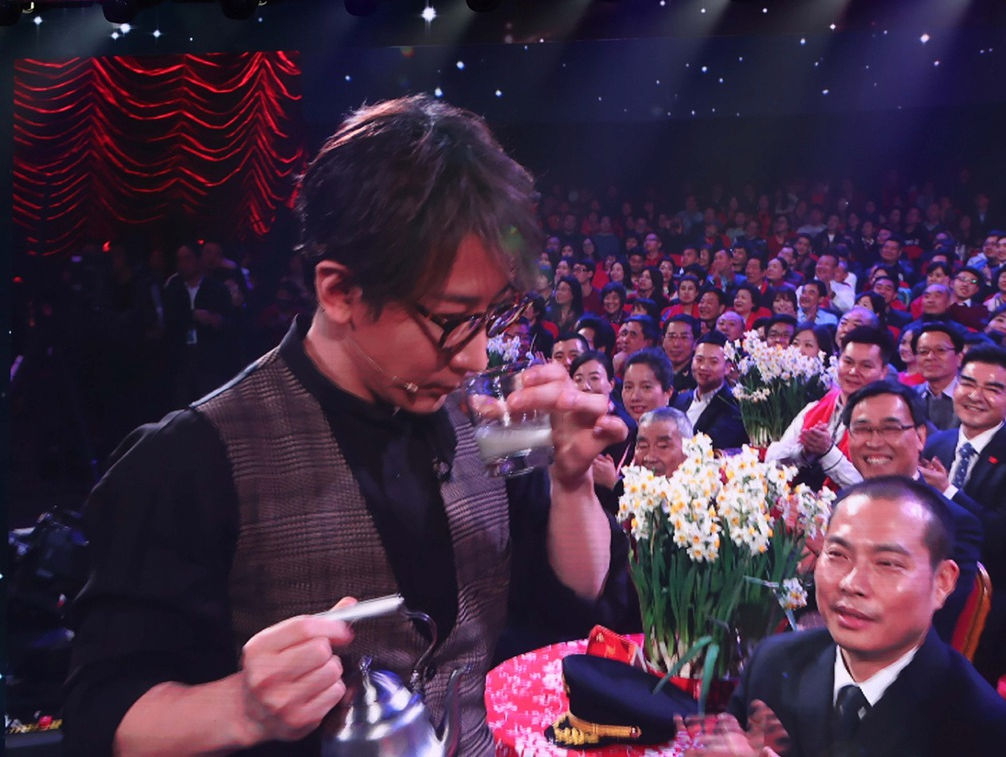 |时隔五年,刘谦现身春晚彩排现场,陷入是非十几年,能否再现当年辉煌