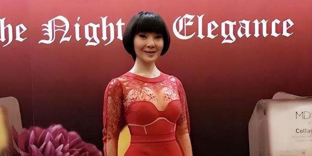 背叛丈夫跟医生相好,转移丈夫12 亿,靠一首歌在春晚爆红的她真狠