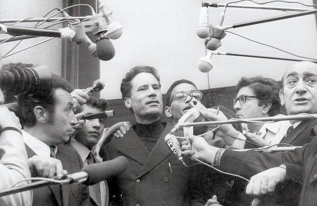 曝三只羊女主播被抓,聊天记录曝光,卢文庆认怂曾志伟连夜避嫌?