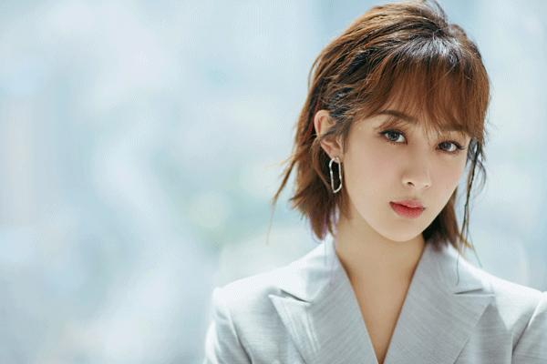 明明“垂垂老矣”，非要“尬演少女”，这些女星害不害臊？