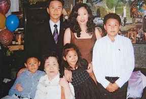 19岁报恩嫁老板，婚后才知其早有妻子，她养大5子弃百亿家产离开