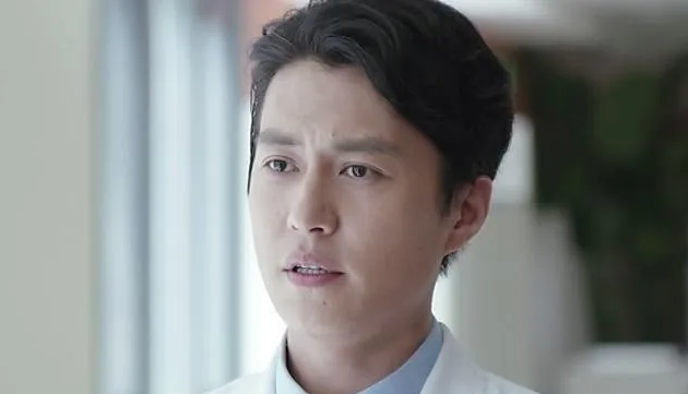 演技烂的像混子，却被尬吹演技好的4位影帝，看着真尴尬