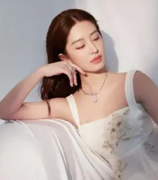 杨采钰:古典与现代的完美交融