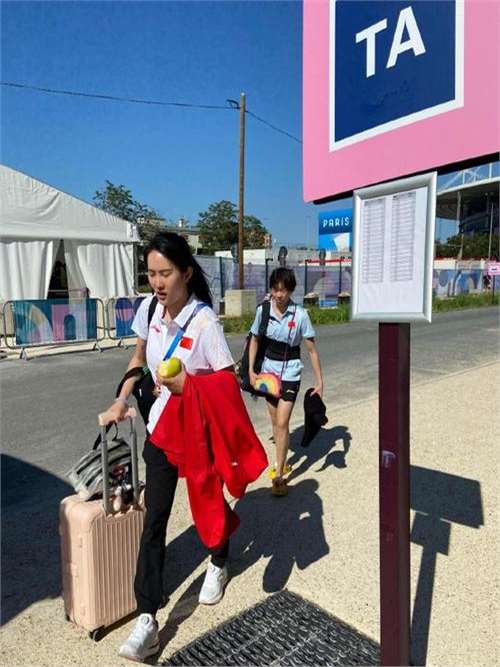 陈若琳发视频公开道歉!骑车接全红婵没带头盔视频被扒,紧急发声