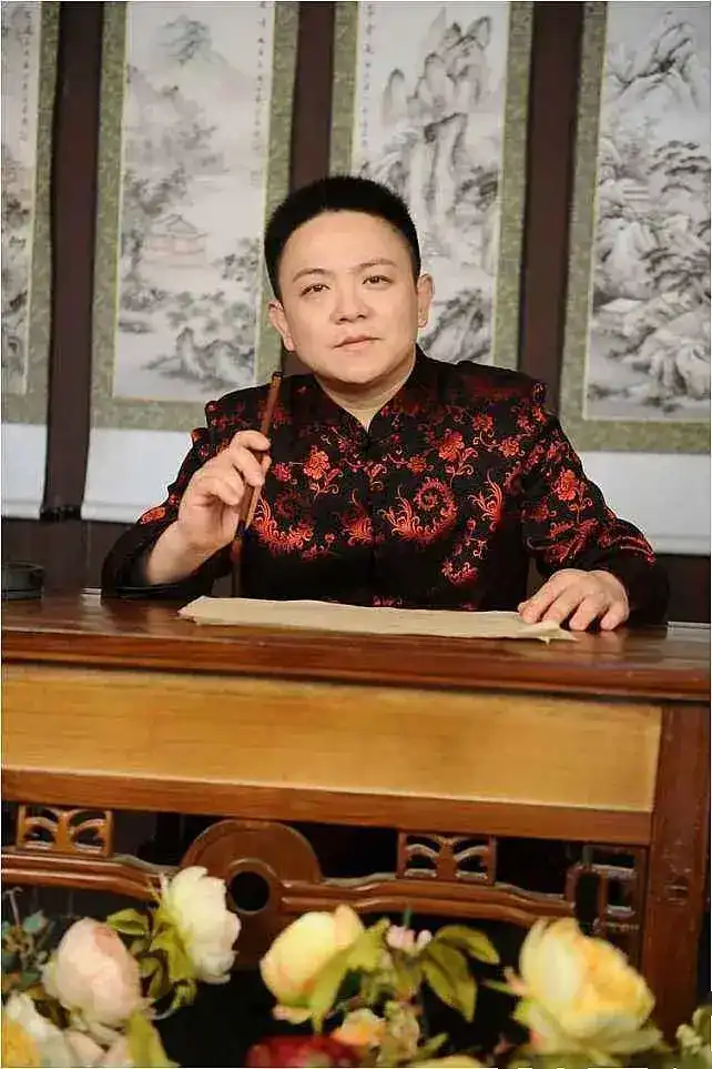 著名的越剧女小生张宇峰:嫁二婚丑男引争议,现在的状态怎么样?