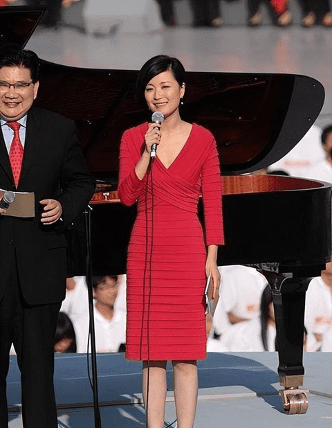 东方卫视一姐陈蓉:因“寿宴门”身败名裂,今低调嫁海归结婚生子