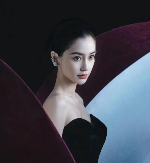 白鹿|杨颖被《奔跑吧》抛弃!资源全由白鹿接手,疯马秀后复出宣告失败