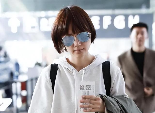 “小丑手”太减分了,这6位女星看脸貌美如花,却被手“拖后腿”