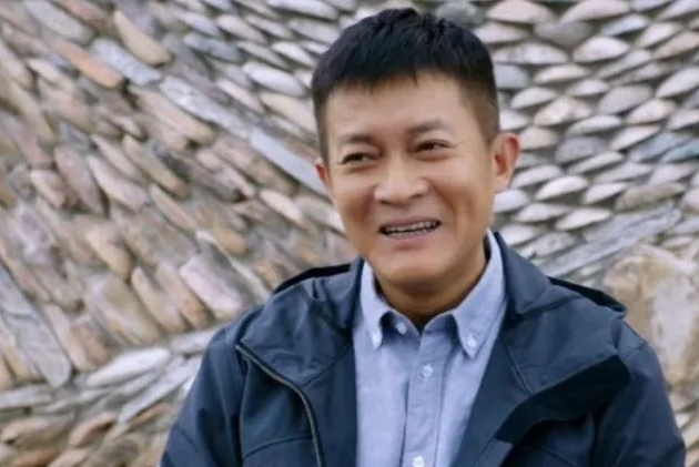 长得丑演技还烂,装疯卖傻倒胃口,这4位演员就差把关系户写脸上了!