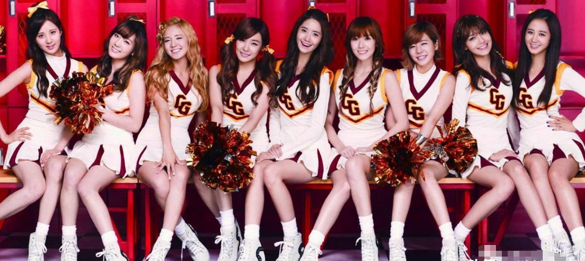 初代女团权俞利罕露面:老头衫、脏人字拖吃自助,变化大到认不出