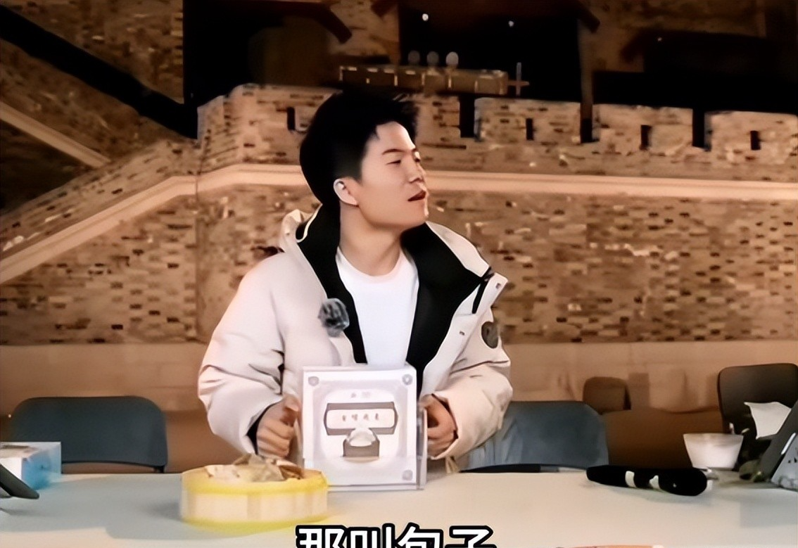 董宇辉全面翻车，可以说是活该吗？