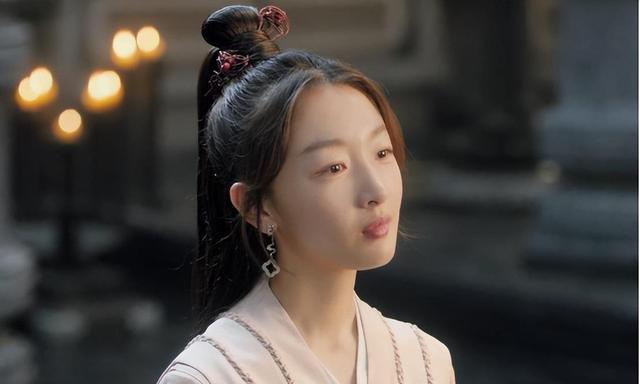 这次,36岁靠美貌翻身的张嘉倪,又给娱乐圈来了个“回马枪”