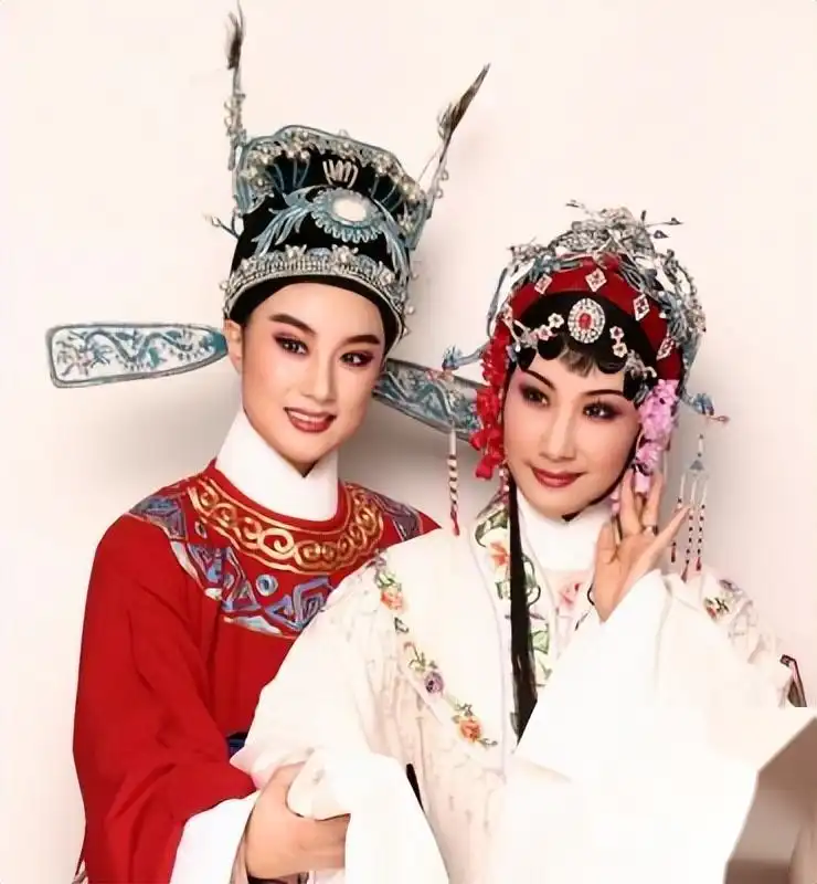 著名的越剧女小生张宇峰:嫁二婚丑男引争议,现在的状态怎么样?