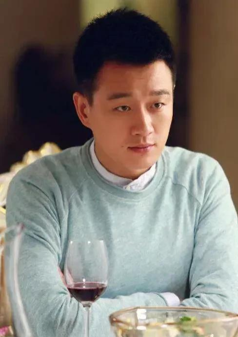 佟大为被骂!网友:奔50的老男人看起来却像个小伙子,花期太长了