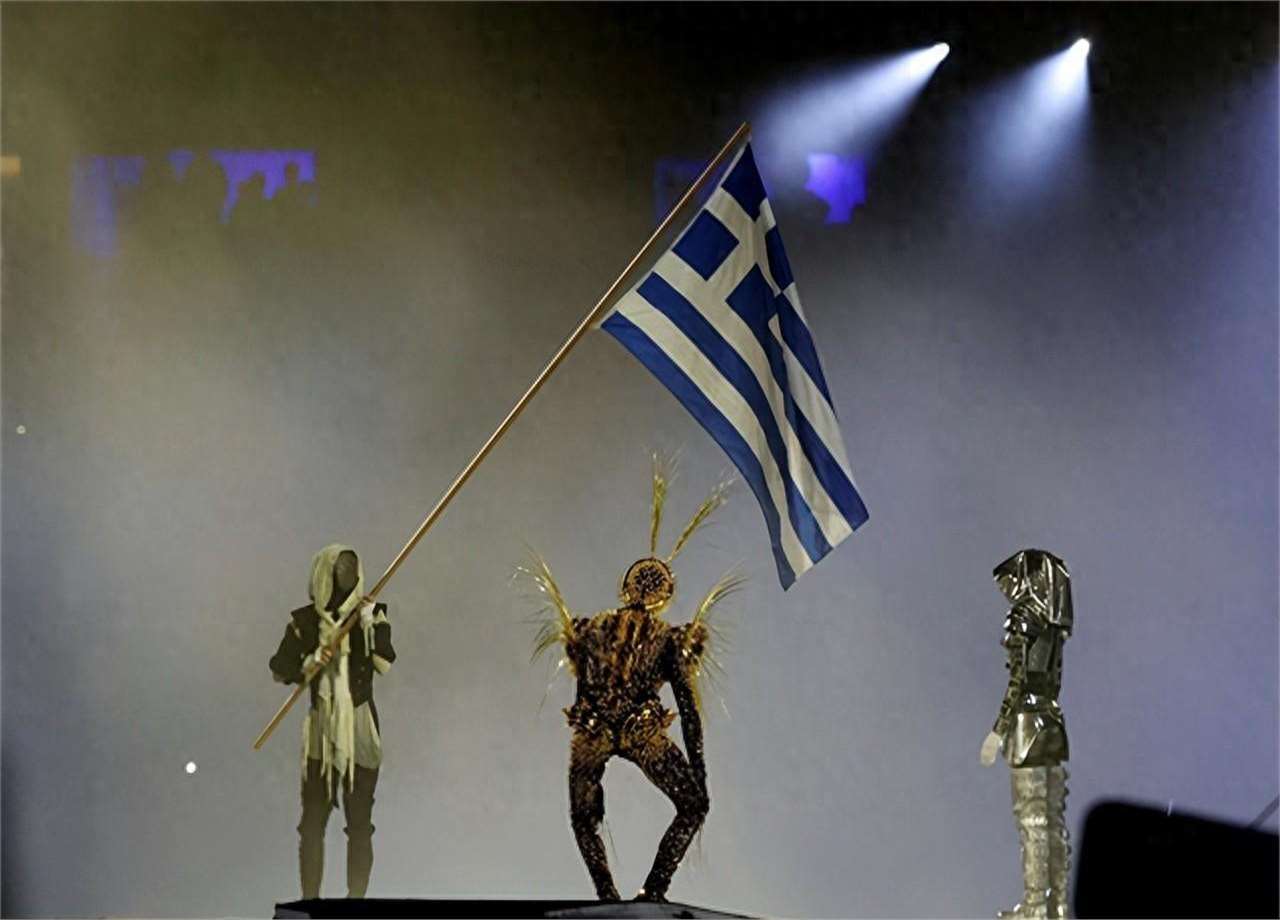 孙颖莎轻吹圣火熄灭，阿汤哥遭粉丝热吻，张艺谋看闭幕式眼泛泪光