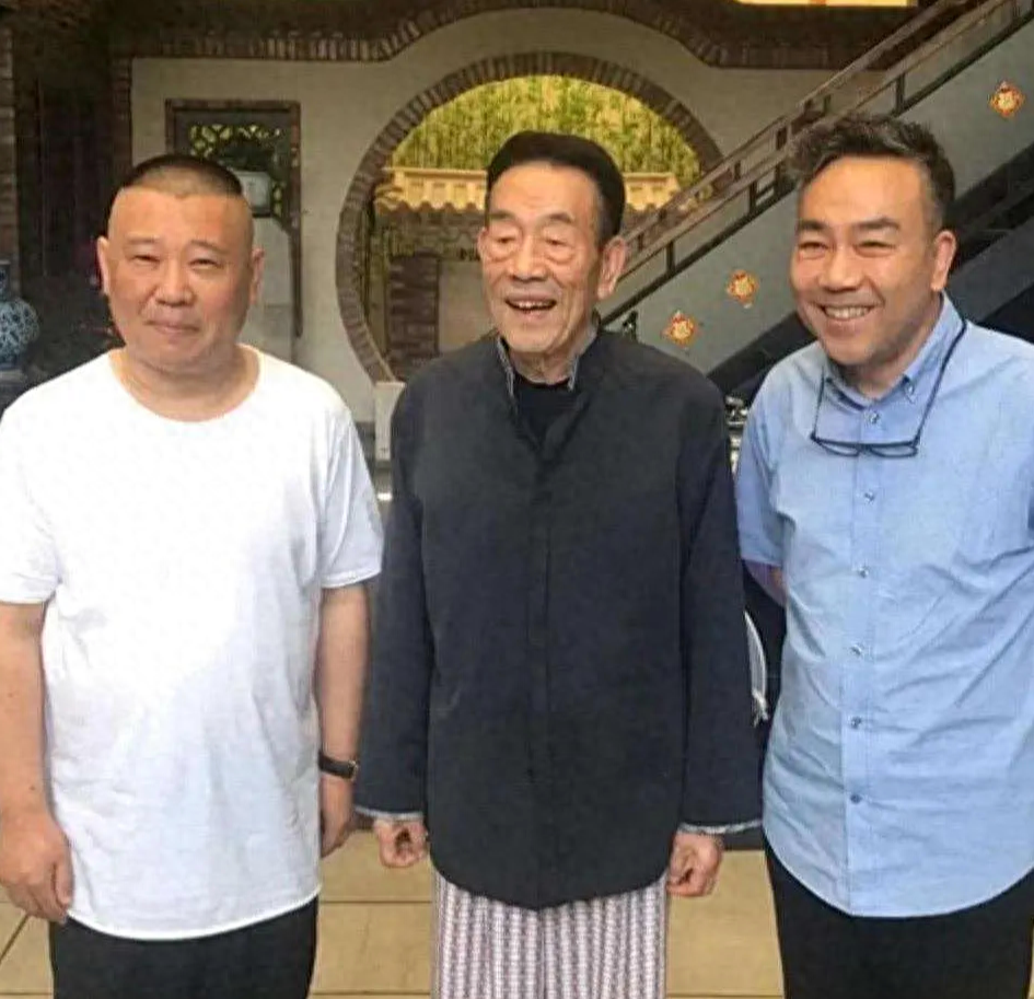 相声演员出轨塌房！小三聊天记录曝光，原配下场开撕，分居10年