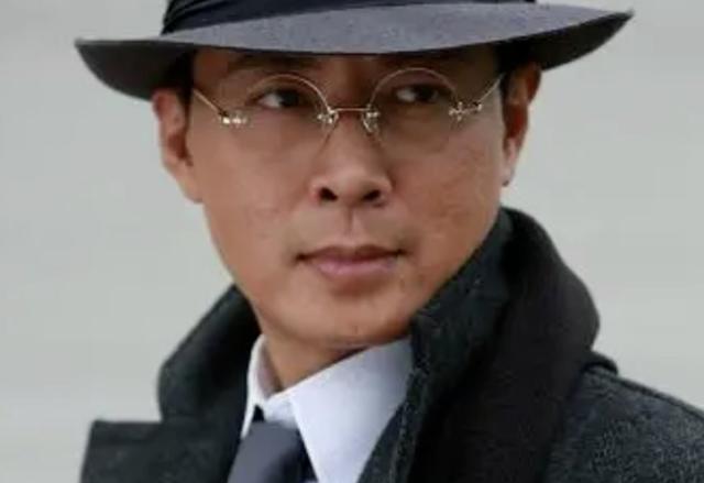 娶了赵本山徒弟,凭借《庆余年》大火,演员于洋成了绝世好男人