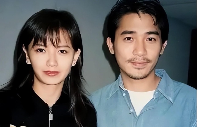 一巴掌惊呆曾志伟,情牵影坛大佬,嫁入豪门,59岁仍风华绝代