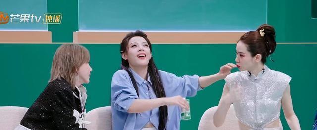 给《下雨天》道歉，从《Bangbang》听到鸭子叫？网友评论有点幽默