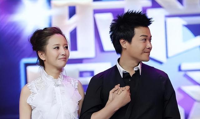 41岁佟丽娅素颜现身川菜馆,眼神凌厉一脸严肃,被指有官太太气质