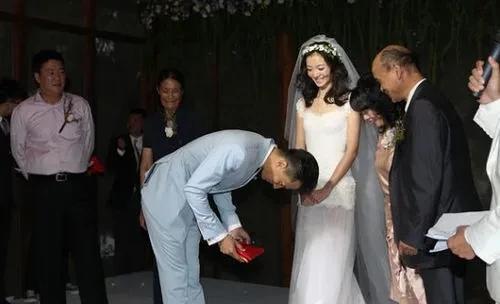 和王传君隐婚生女,被前夫现任发文嘲讽嫌她脏,被章子怡质疑演技