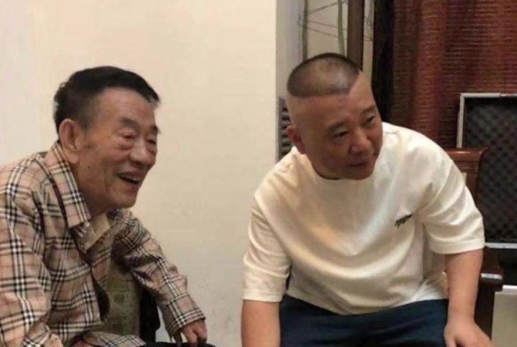 大口吃肉大碗喝酒、爱抽华子,92岁杨少华,在享福路上一去不返