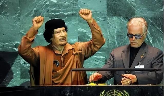 曝三只羊女主播被抓,聊天记录曝光,卢文庆认怂曾志伟连夜避嫌?