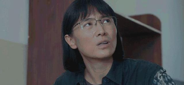 没想到,宋佳竟以这种方式,给娱乐圈的“海清们”提了1个醒!