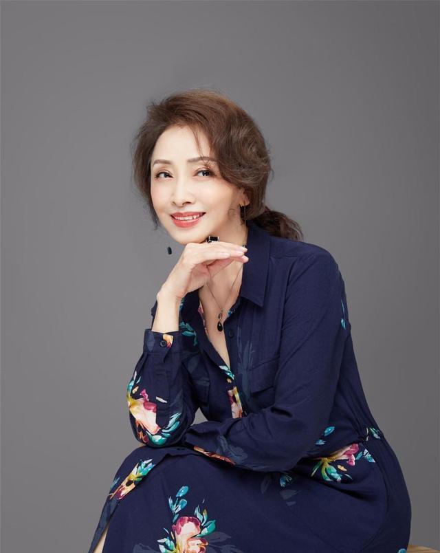 于莉红27年供养丈夫学业,28遇赵本山追求,毅然决绝