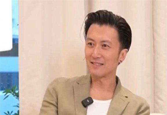 小伙因帅拒送快递,整容变身谢霆锋,今开公司成富豪