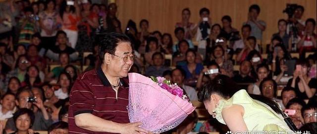 金铁霖追悼会：唯一儿子嚎啕大哭，现任老婆与前妻李谷一都没出席