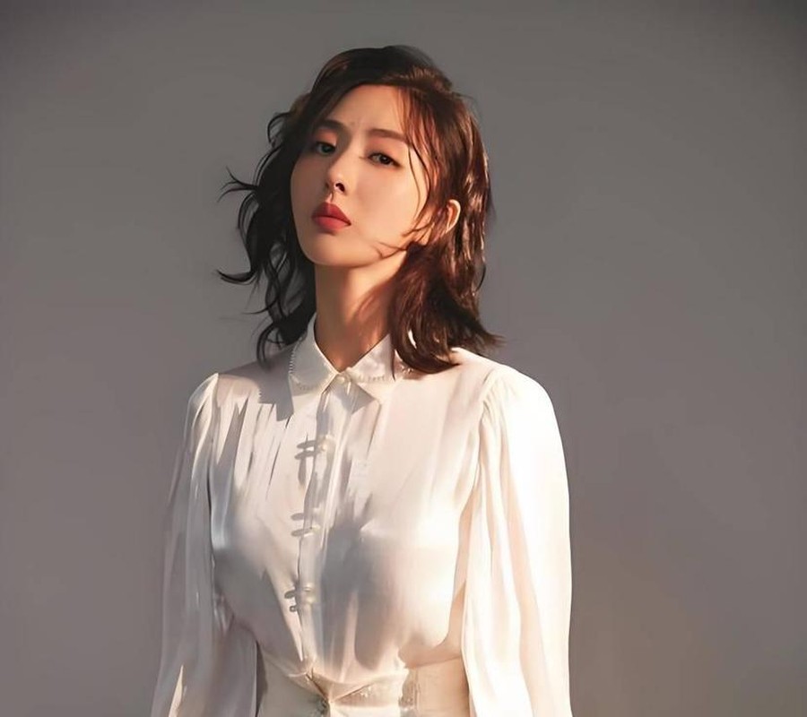 本是杨幂女助理，却因“颜值太高”被导演相中，与胡歌搭档后更是一炮而红！