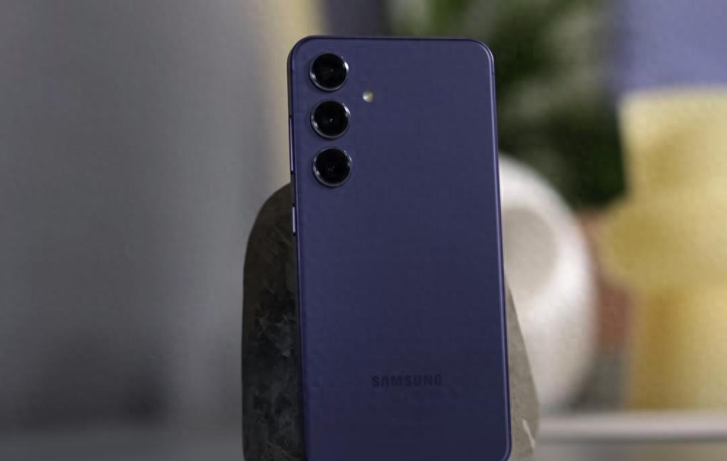 三星“参透了”,6.2英寸小屏旗舰突降1910元,妥协就对了