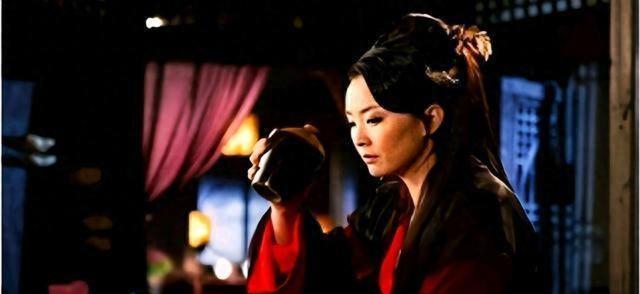 古龙笔下仙气飘飘女神，倾倒男主，却与闺蜜儿子上演禁忌之恋