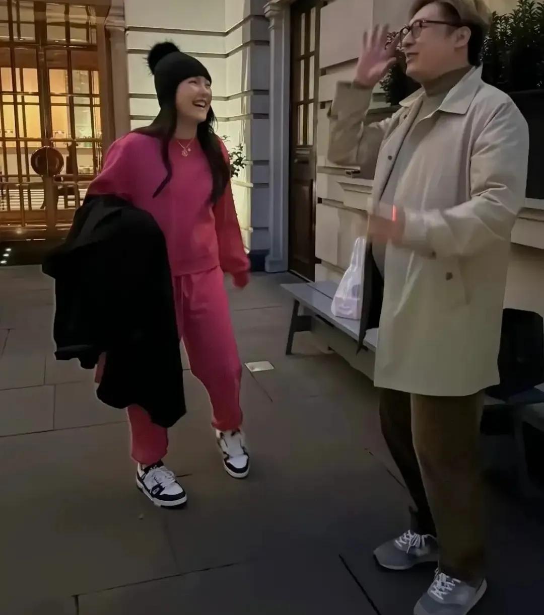 16岁王诗龄可在伦敦拿驾照,李湘送劳斯莱斯祝贺,太壕