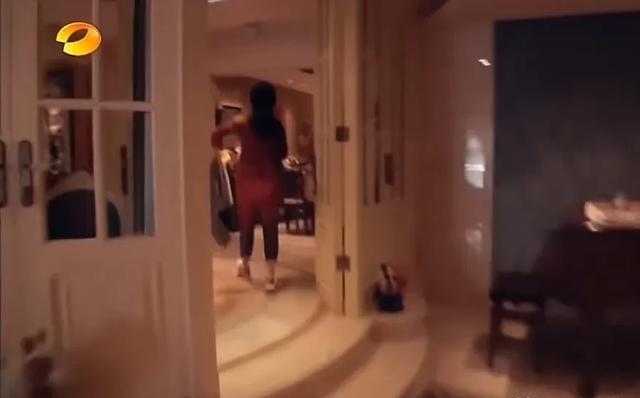 许晴豪宅内部曝光,家里堆的满满的,难怪活的像小公主