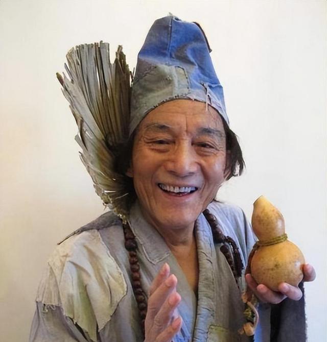 我们仿佛都是韭菜！这5个过气明星把 “情怀” 做成了 “生意”