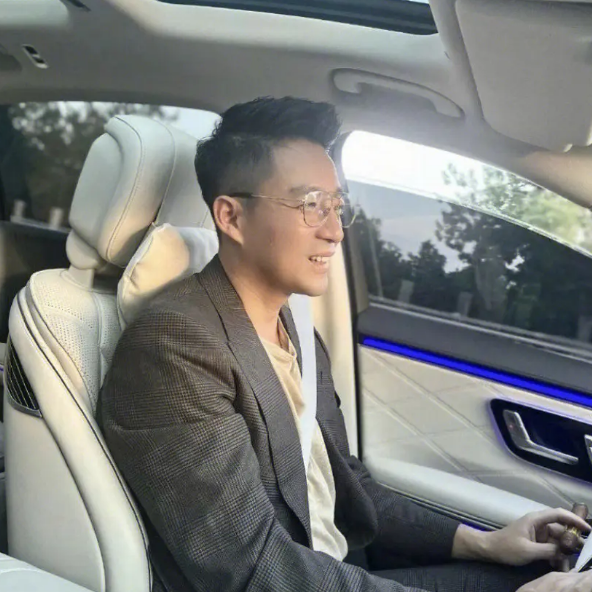 汪小菲刚承认未婚妻怀孕！S妈就被传唤，竟牵扯出2千多万债务