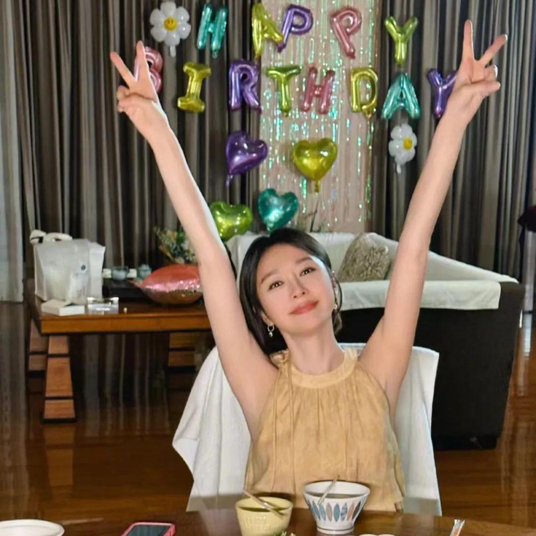 秦岚有多美?上学时长得漂亮被男生尾随,刘芸:追她的人太多了!