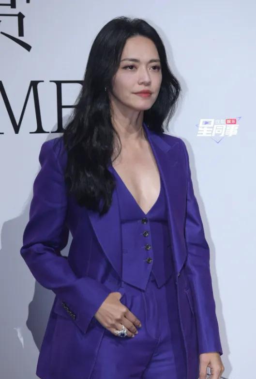 阿那亚这一夜:杨幂秀事业线,佟丽娅独有韵味,姚晨总裁范成亮点