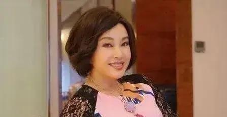 刘晓庆离婚,记者问:74岁“为啥还折腾?” 她会作何回答呢