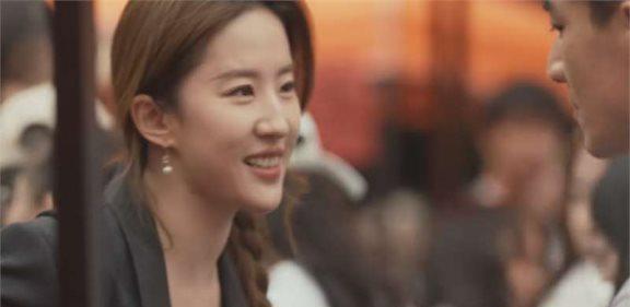 笑掉大牙!一脸褶子演“大学生”?央视《玫瑰的故事》选角真错误