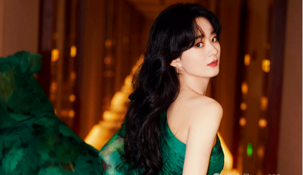 赵丽颖的靠山曝光，这次的她被85花开除了