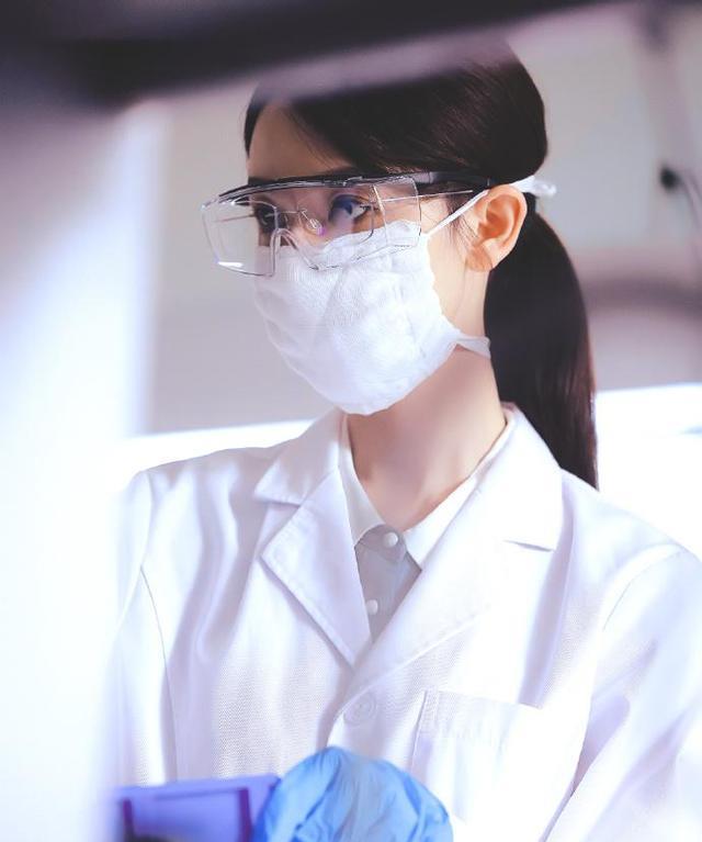 女演员长相多重要?《玫瑰故事》里陈瑶戴不戴眼镜,差距明显