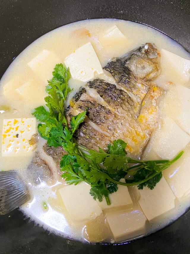 女人婚后别太节俭，多吃4大“雌激素食物”，补气血，延缓更年期