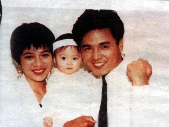 将“老公熬成爹”的5位女星,明明年龄差不多,看着却像两代人