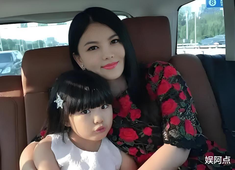 王诗龄在国外喜提豪车了!李湘负责刷卡买单,全球只有700台!