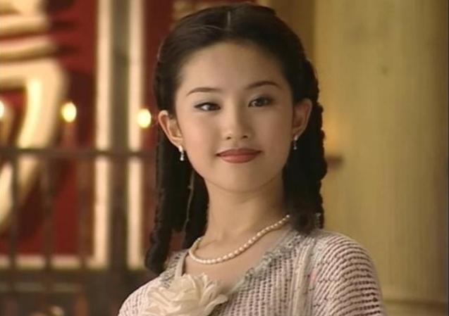 刘亦菲:明明是普通长相,却为何被推上神坛?网友一句话道出真相